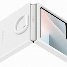 Samsung Galaxy Flip 7 FE Szilikon tok gyűrűvel, fehér